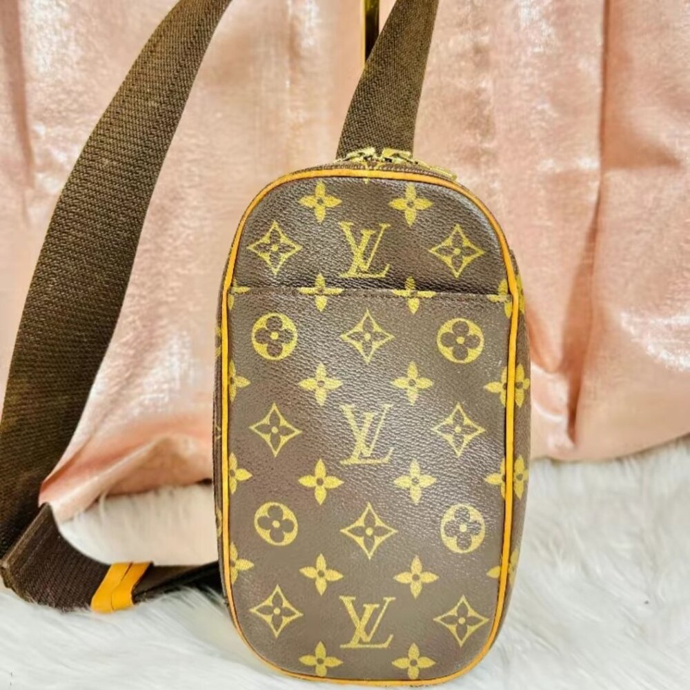 Authentic LOUIS VUITTON Monogram Pochette Gange